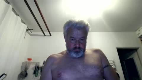 Snapshot of berg_boy chatting on 11-27-25, 11:29 Martin online show from 11-27-25, 11:29