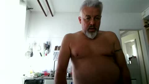 Snapshot of berg_boy chatting on 04-09-26, 02:11 Martin online show from 04-09-26, 02:11