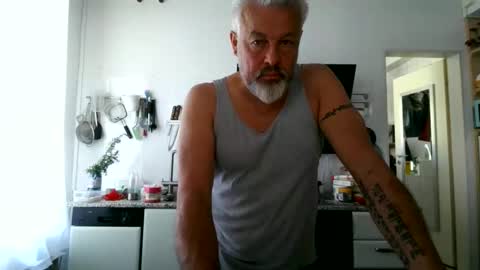 Snapshot of berg_boy chatting on 04-21-26, 10:10 Martin online show from 04-21-26, 10:10