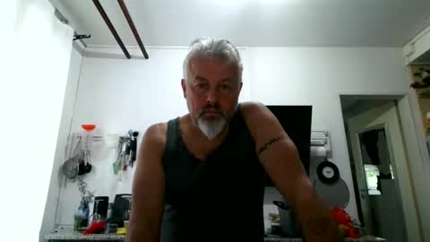 Snapshot of berg_boy chatting on 05-15-26, 02:13 Martin online show from 05-15-26, 02:13