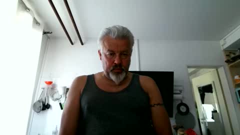 Snapshot of berg_boy chatting on 05-19-26, 10:54 Martin online show from 05-19-26, 10:54