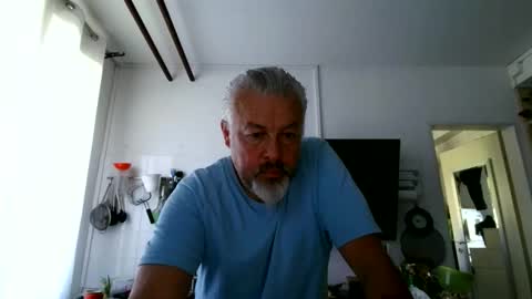 Snapshot of berg_boy chatting on 05-24-26, 06:51 Martin online show from 05-24-26, 06:51
