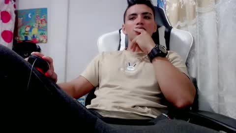 Snapshot of bergon30 chatting on 01-27-25, 12:05 Bergon77 online show from 01-27-25, 12:05