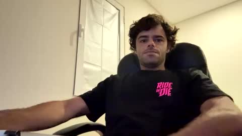 Snapshot of berltex chatting on 10-26-25, 06:41 Berltex online show from 10-26-25, 06:41