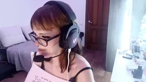 Snapshot of bernaailor chatting on 04-15-26, 03:08 Lina online show from 04-15-26, 03:08
