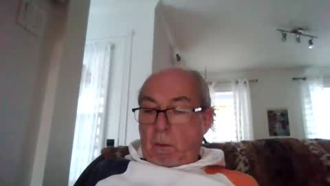 bernard1102 online show from 12-31-24, 01:19