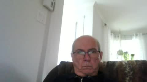 Snapshot of bernard1102 chatting on 06-18-26, 07:51 bernard1102 online show from 06-18-26, 07:51