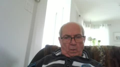 Snapshot of bernard1102 chatting on 06-19-26, 01:04 bernard1102 online show from 06-19-26, 01:04