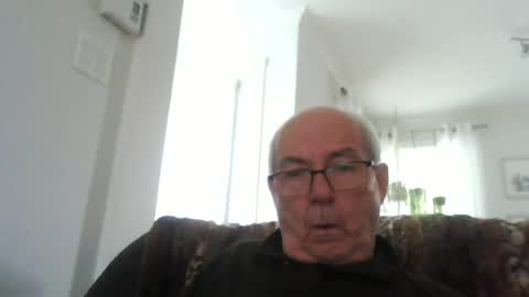 Snapshot of bernard1102 chatting on 06-21-26, 01:03 bernard1102 online show from 06-21-26, 01:03