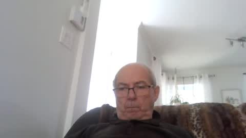 Snapshot of bernard1102 chatting on 07-06-26, 01:52 bernard1102 online show from 07-06-26, 01:52