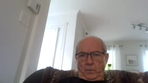 Snapshot of bernard1102 chatting on 07-09-26, 11:03 bernard1102 online show from 07-09-26, 11:03