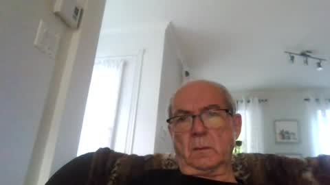 Snapshot of bernard1102 chatting on 07-10-26, 10:40 bernard1102 online show from 07-10-26, 10:40