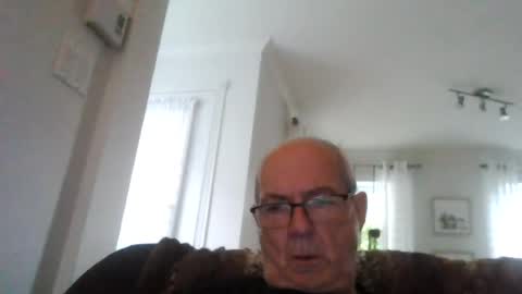 Snapshot of bernard1102 chatting on 07-14-26, 10:21 bernard1102 online show from 07-14-26, 10:21