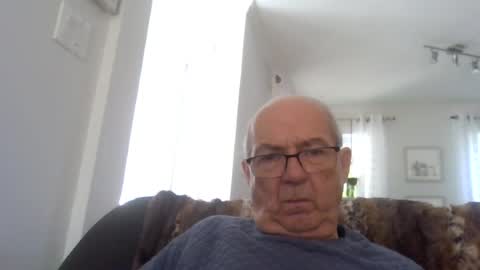 Snapshot of bernard1102 chatting on 07-17-26, 01:40 bernard1102 online show from 07-17-26, 01:40
