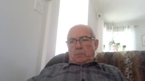Snapshot of bernard1102 chatting on 07-18-26, 01:59 bernard1102 online show from 07-18-26, 01:59