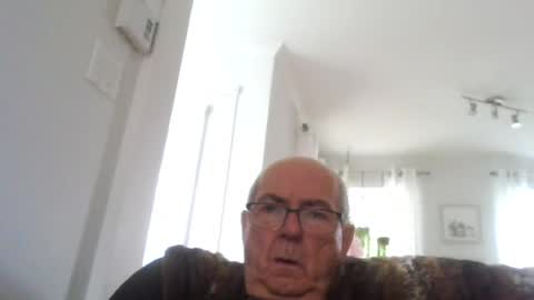 Snapshot of bernard1102 chatting on 07-23-26, 12:14 bernard1102 online show from 07-23-26, 12:14