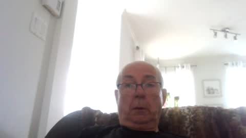 Snapshot of bernard1102 chatting on 07-25-26, 04:37 bernard1102 online show from 07-25-26, 04:37