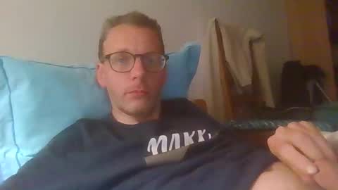 Snapshot of bernie484237 chatting on 05-13-26, 05:32 Bernie online show from 05-13-26, 05:32