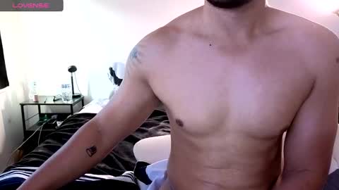 Snapshot of berriess_ chatting on 10-18-25, 12:06 berriess_ online show from 10-18-25, 12:06