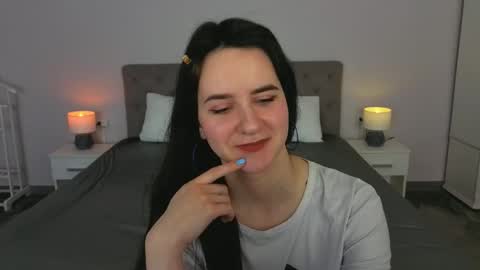 Violette online show from 04-24-26, 05:04