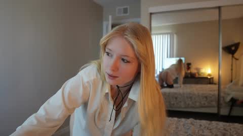 Chloe Next stream on Friday online show from 11-29-25, 08:34