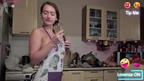 Snapshot of bestchick chatting on 10-08-25, 06:38 Adria online show from 10-08-25, 06:38