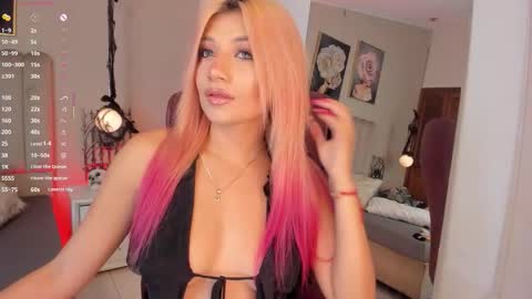 Snapshot of bestfamily chatting on 10-22-25, 02:01  Marilee online show from 10-22-25, 02:01