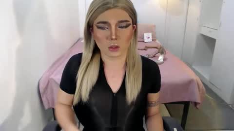 Snapshot of bestgirljulia chatting on 09-20-25, 08:26 bestgirljulia online show from 09-20-25, 08:26