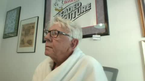 Snapshot of bestshot1951 chatting on 06-10-26, 10:58 bestshot1951 online show from 06-10-26, 10:58