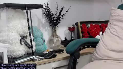 bethanylenz2 online show from 11-22-25, 09:14