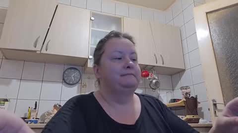 Snapshot of bethnorth chatting on 09-28-25, 02:06 bethnorth online show from 09-28-25, 02:06