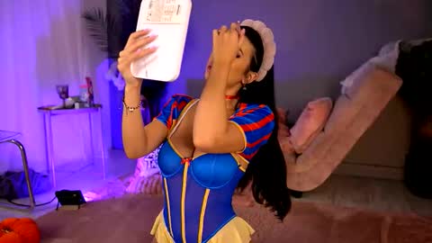 Snapshot of betsygonzale chatting on 10-31-25, 05:08 Betty online show from 10-31-25, 05:08