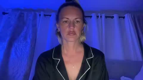 Snapshot of betterconvobesttime chatting on 12-15-25, 04:06 Best Time and Even better Convo online show from 12-15-25, 04:06