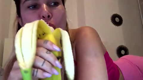 Snapshot of betty199175798 chatting on 10-09-25, 08:34 betty199175798 online show from 10-09-25, 08:34