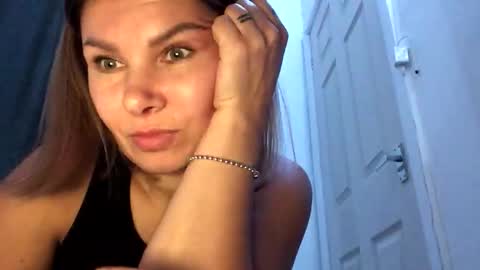 Snapshot of betty199175798 chatting on 10-14-25, 08:53 betty199175798 online show from 10-14-25, 08:53