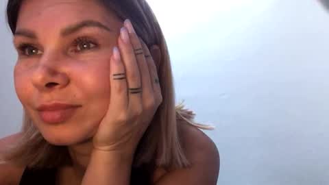 Snapshot of betty199175798 chatting on 10-16-25, 10:33 betty199175798 online show from 10-16-25, 10:33