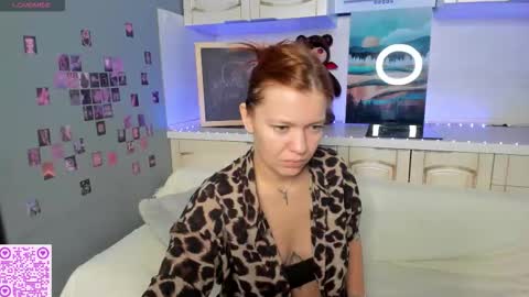 Snapshot of betty_baker1 chatting on 09-29-25, 02:38 Betty online show from 09-29-25, 02:38