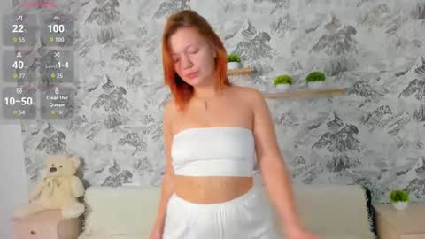 Snapshot of betty_baker1 chatting on 10-28-25, 02:15 Betty online show from 10-28-25, 02:15