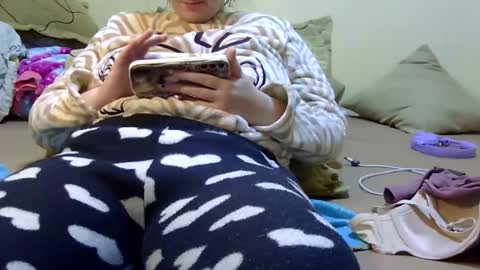 Snapshot of bety25 chatting on 11-28-25, 01:25 bety25 online show from 11-28-25, 01:25