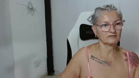 Snapshot of bety_cum3 chatting on 02-27-26, 09:09 bibiana online show from 02-27-26, 09:09