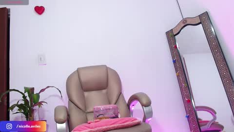 Nicolle Aviles online show from 09-22-25, 07:21