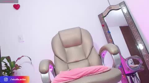 Nicolle Aviles online show from 10-07-25, 08:22