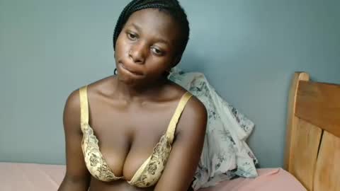 Snapshot of beverly_bay chatting on 05-19-26, 02:01 beverly online show from 05-19-26, 02:01