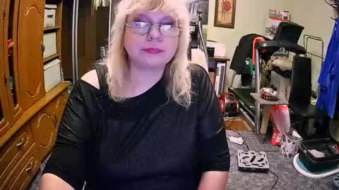 Snapshot of beverlycynia chatting on 09-27-25, 03:39 BeverlyCynia online show from 09-27-25, 03:39