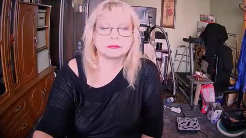 Snapshot of beverlycynia chatting on 09-29-25, 11:15 BeverlyCynia online show from 09-29-25, 11:15