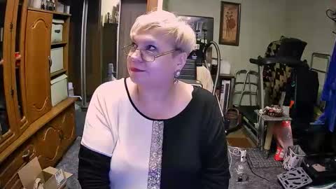 Snapshot of beverlycynia chatting on 10-05-25, 04:27 BeverlyCynia online show from 10-05-25, 04:27