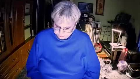 Snapshot of beverlycynia chatting on 11-21-25, 04:16 BeverlyCynia online show from 11-21-25, 04:16