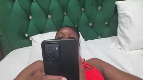 Snapshot of beverlyne5 chatting on 11-01-25, 07:05 beverly online show from 11-01-25, 07:05