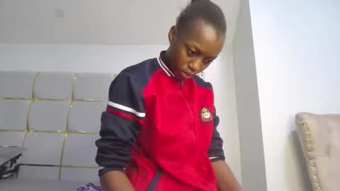 Snapshot of beverlyne5 chatting on 11-15-25, 07:21 beverly online show from 11-15-25, 07:21