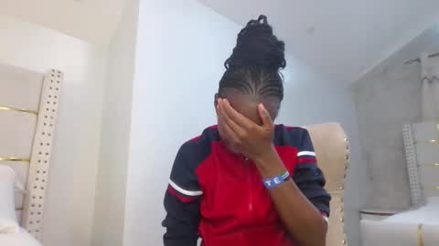 Snapshot of beverlyne5 chatting on 11-24-25, 06:02 beverly online show from 11-24-25, 06:02